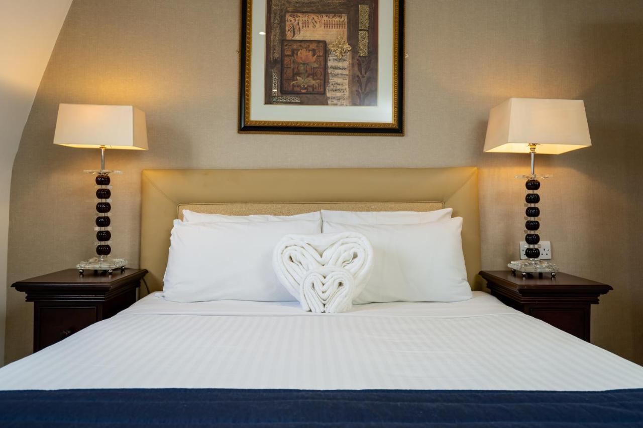 The Clarendon Hotel Blackheath Bagian luar foto